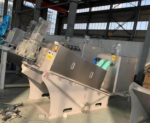 Low Energy Consumption And High Efficiency Fully Automatic Sludge  Thickening  Screw  Press
