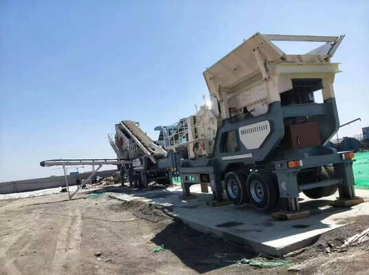 A planta de trituração móvel opera sem problemas com produção de material estável